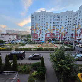 Продам квартиру, Победы просп. , 2  ком., 69 м², без отделочных работ