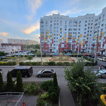 Продам квартиру, Победы просп. , 2  ком., 69 м², без отделочных работ 