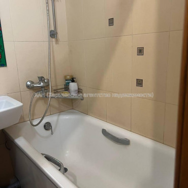 Сдам квартиру, Соборности Украины ул. , 1  ком., 38 м², капитальный ремонт 