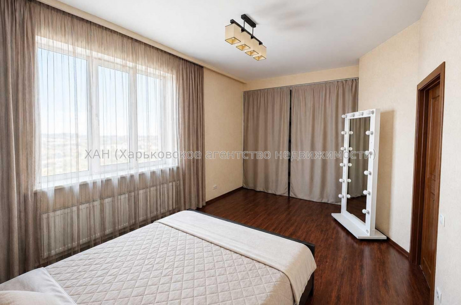 Продам квартиру, Науки просп. , 3 кім., 102 м², авторский дизайн 