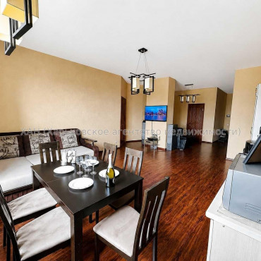 Продам квартиру, Науки просп. , 3 кім., 102 м², авторский дизайн 