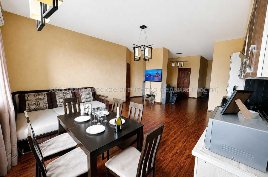 Продам квартиру, Науки просп. , 3 кім., 102 м², авторский дизайн 
