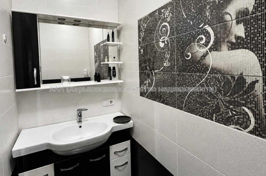 Продам квартиру, Науки просп. , 3 кім., 102 м², авторский дизайн 