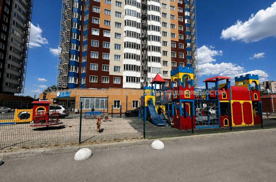 Продам квартиру, Науки просп. , 3 кім., 102 м², авторский дизайн 