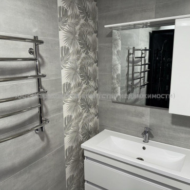 Продам квартиру, Защитников Неба ул. , 2  ком., 46 м², евроремонт 