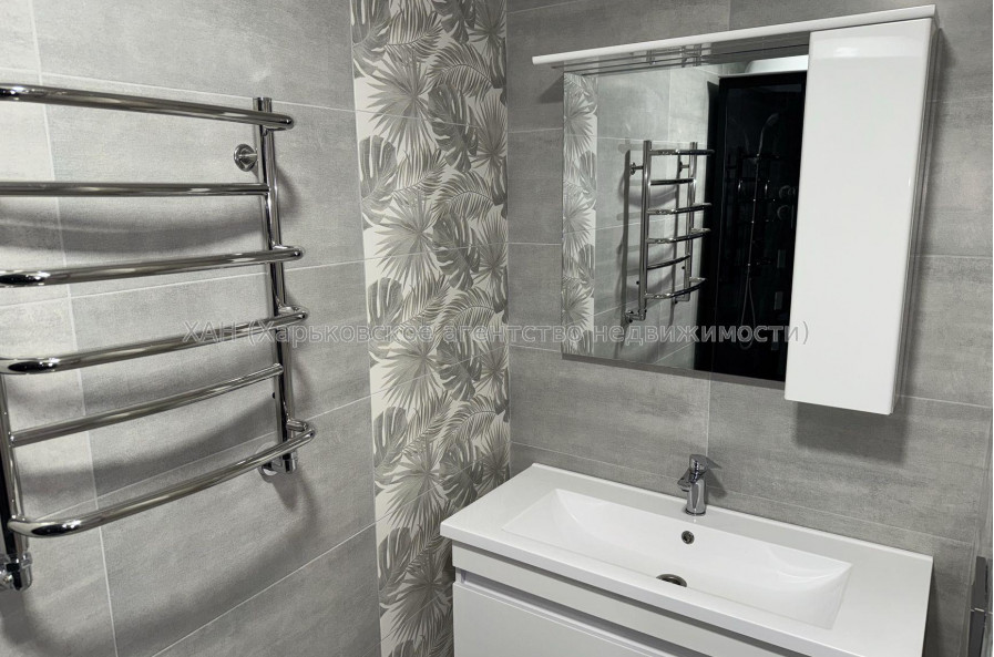 Продам квартиру, Защитников Неба ул. , 2  ком., 46 м², евроремонт 