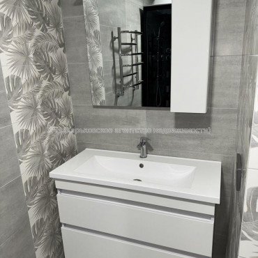 Продам квартиру, Защитников Неба ул. , 2  ком., 46 м², евроремонт 