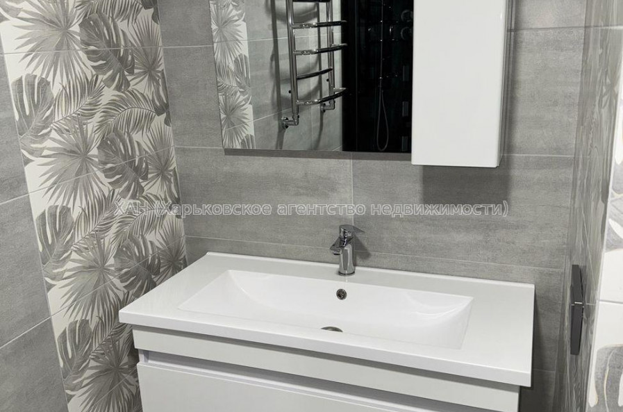 Продам квартиру, Защитников Неба ул. , 2  ком., 46 м², евроремонт 