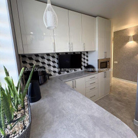 Продам квартиру, Ильинская ул. , 2 кім., 44.90 м², евроремонт
