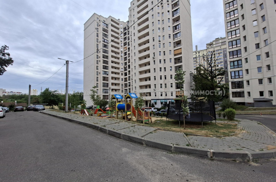 Продам квартиру, Профессорская ул. , 14 , 2 кім., 70 м², без внутренних работ 
