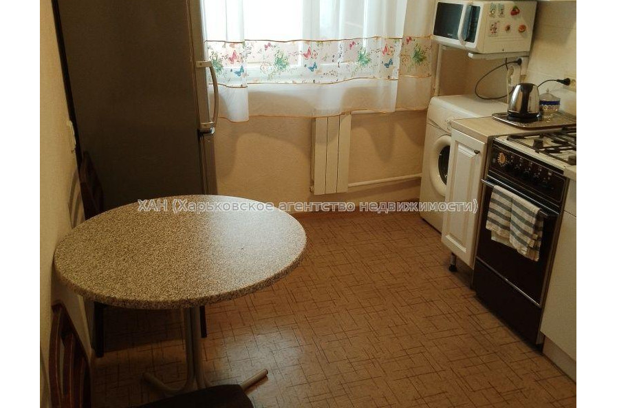 Продам квартиру, 92-й бригады ул. , 1  ком., 35.50 м², косметический ремонт 