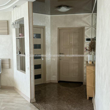 Продам квартиру, Победы просп. , 3  ком., 64 м², авторский дизайн 