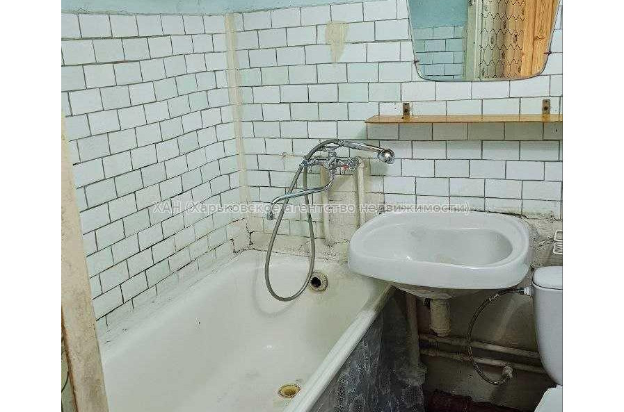 Продам квартиру, Гвардейцев Широнинцев ул. , 1 кім., 32.70 м², косметический ремонт 