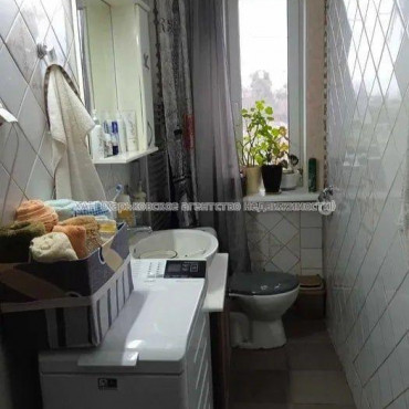 Продам квартиру, Богдана Хмельницкого ул. , 3 кім., 56 м², капитальный ремонт 