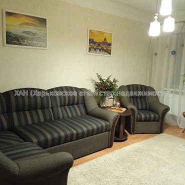 Продам квартиру, Богдана Хмельницкого ул. , 3 кім., 56 м², капитальный ремонт 