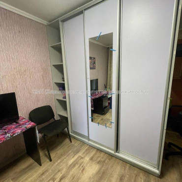 Продам квартиру, Михаила Комарова ул. , 2  ком., 45.80 м², косметический ремонт 