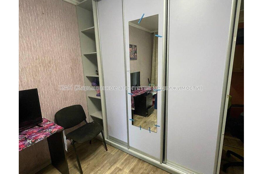 Продам квартиру, Михаила Комарова ул. , 2  ком., 45.80 м², косметический ремонт 