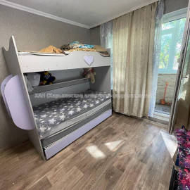 Продам квартиру, Михаила Комарова ул. , 2  ком., 45.80 м², косметический ремонт