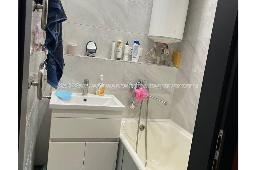 Продам квартиру, Михаила Комарова ул. , 2  ком., 45.80 м², косметический ремонт 