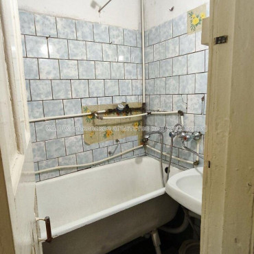 Продам квартиру, Ново-Баварский просп. , 4  ком., 66.10 м², косметический ремонт 