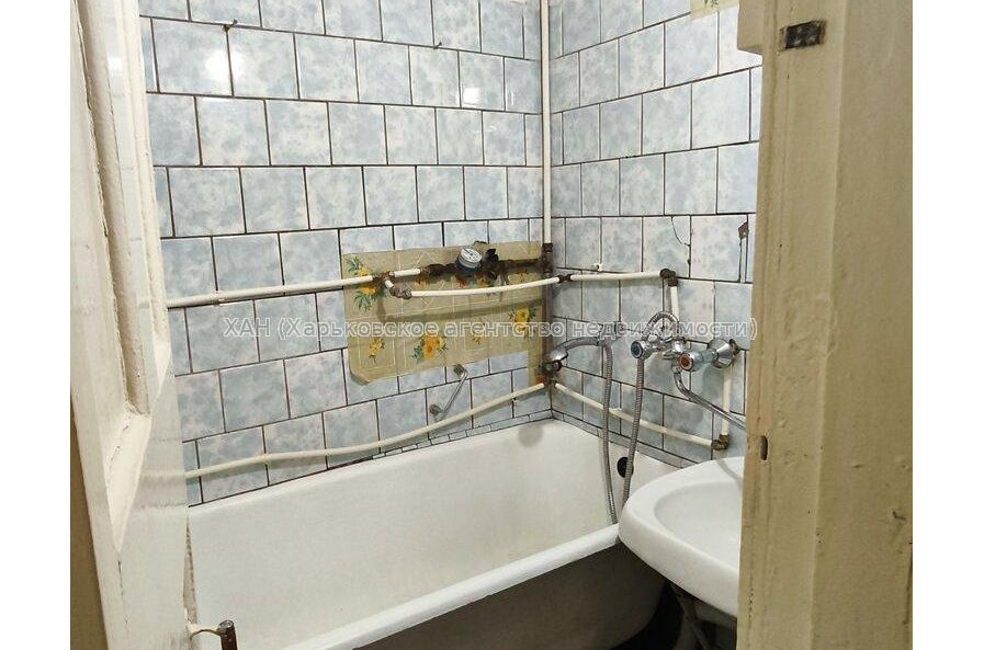 Продам квартиру, Ново-Баварский просп. , 4  ком., 66.10 м², косметический ремонт 