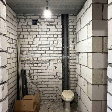 Продам квартиру, Драгоманова ул. , 1  ком., 34.40 м², без отделочных работ 