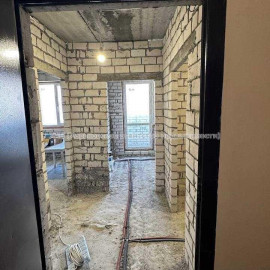 Продам квартиру, Драгоманова ул. , 1  ком., 34.40 м², без отделочных работ