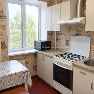 Продам квартиру, Ново-Баварский просп. , 2  ком., 42 м², советский ремонт 