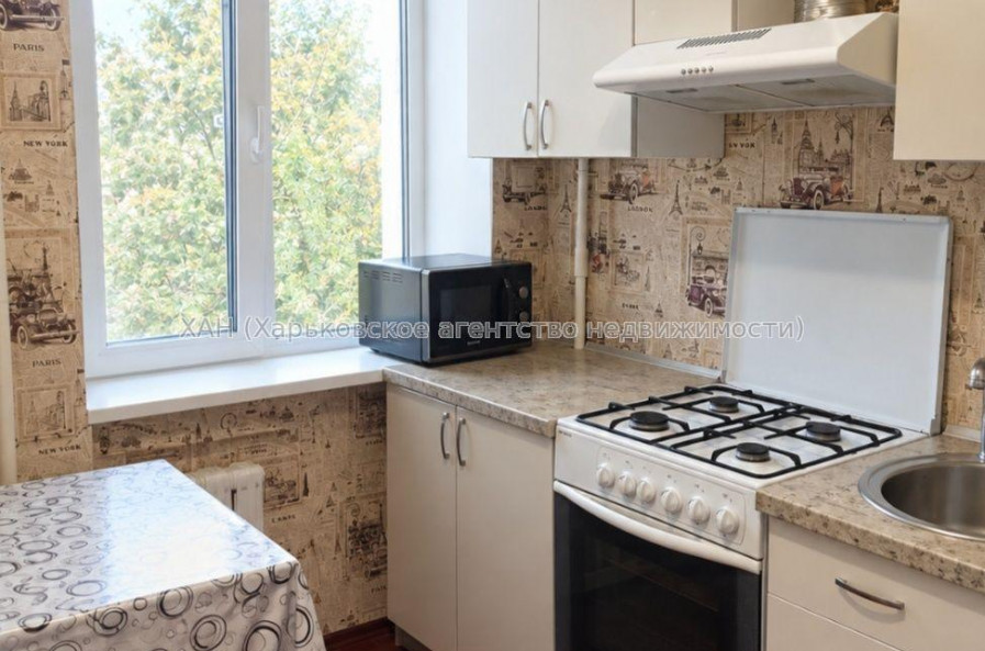 Продам квартиру, Ново-Баварский просп. , 2  ком., 42 м², советский ремонт 