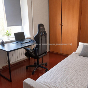 Продам квартиру, Ново-Баварский просп. , 2  ком., 42 м², советский ремонт 