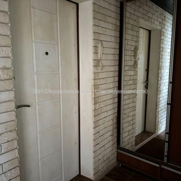 Продам квартиру, Космонавтов ул. , 1 кім., 28.60 м², косметический ремонт 