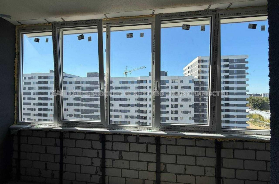 Продам квартиру, Льва Ландау просп. , 3 кім., 105 м², без отделочных работ 