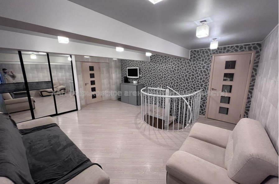 Продам квартиру, Клочковская ул. , 4 кім., 114 м², авторский дизайн 