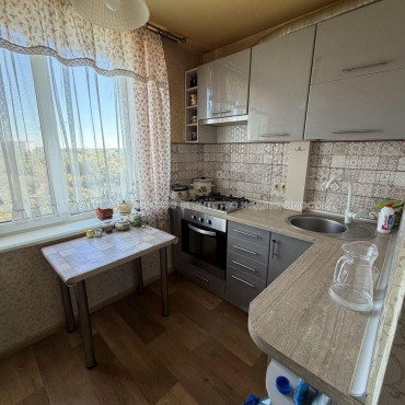Продам квартиру, Валентиновская ул. , 3  ком., 66 м², косметический ремонт 