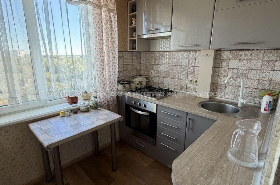 Продам квартиру, Валентиновская ул. , 3  ком., 66 м², косметический ремонт 