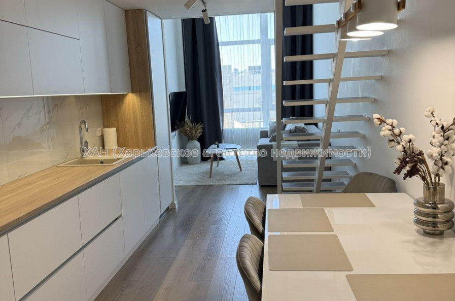 Продам квартиру, Салтовское шоссе , 1 кім., 57 м², авторский дизайн 