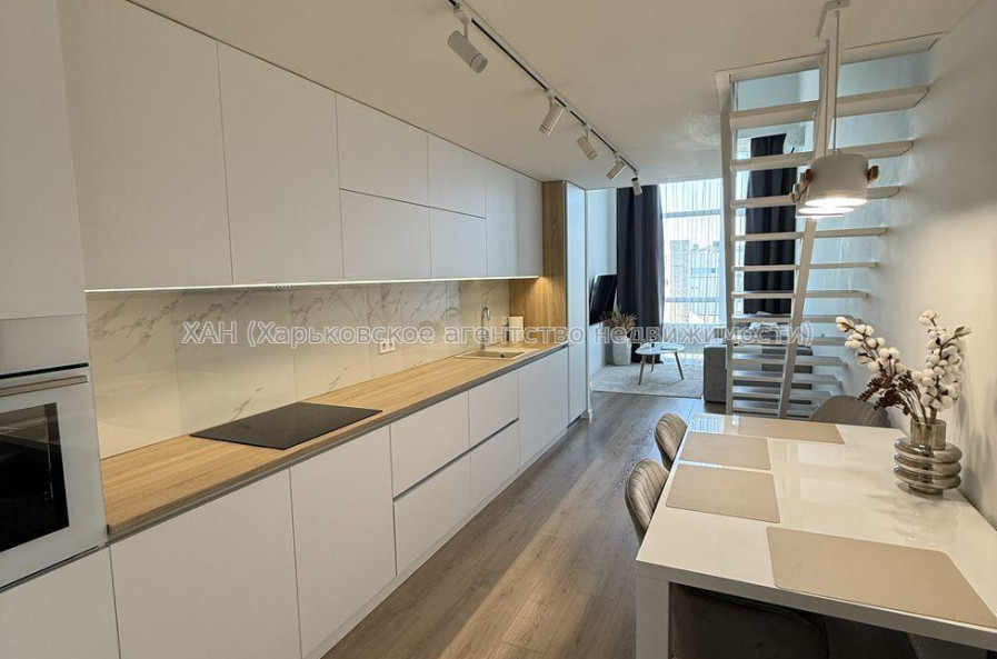 Продам квартиру, Салтовское шоссе , 1 кім., 57 м², авторский дизайн 