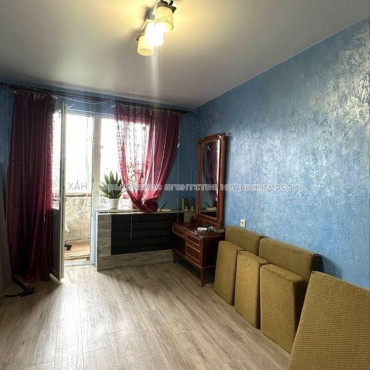 Продам квартиру, Бучмы ул. , 3 кім., 60 м², косметический ремонт 