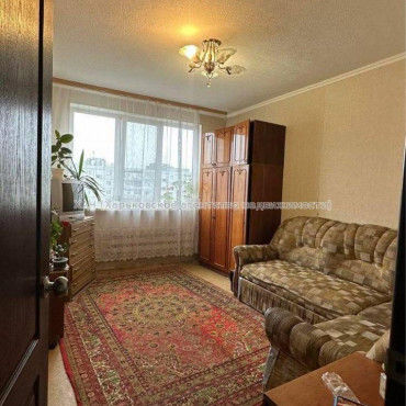 Продам квартиру, Бучмы ул. , 3 кім., 60 м², косметический ремонт 
