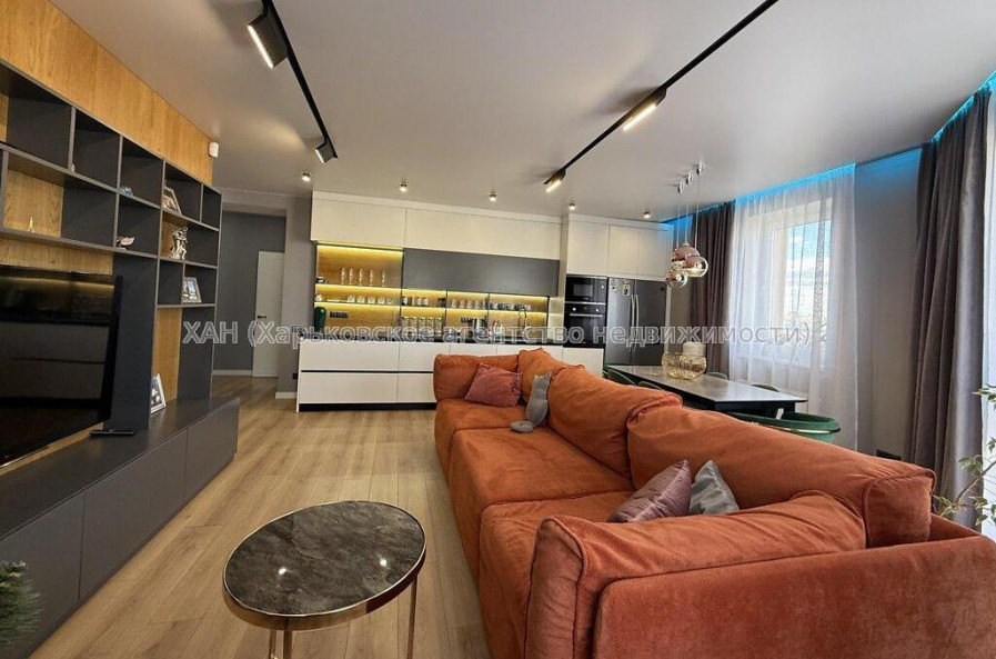 Продам квартиру, Молочная ул. , 3 кім., 80 м², евроремонт 
