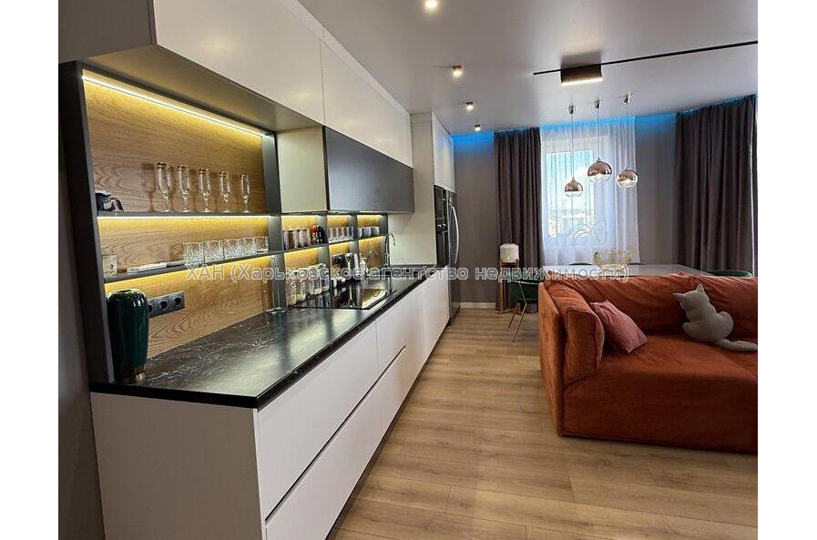 Продам квартиру, Молочная ул. , 3 кім., 80 м², евроремонт 