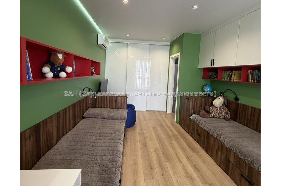 Продам квартиру, Молочная ул. , 3 кім., 80 м², евроремонт 