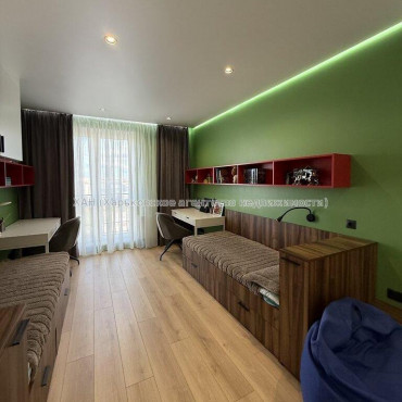 Продам квартиру, Молочная ул. , 3 кім., 80 м², евроремонт 