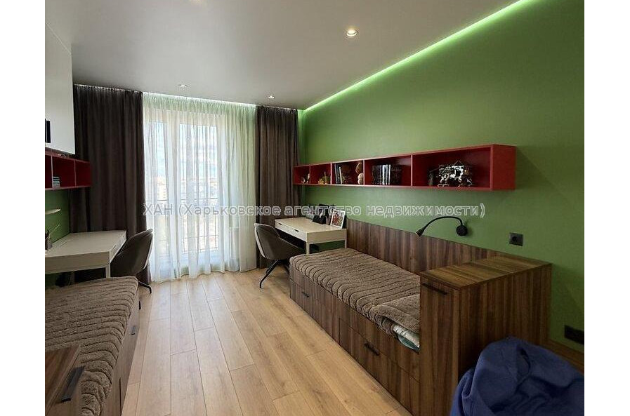 Продам квартиру, Молочная ул. , 3 кім., 80 м², евроремонт 