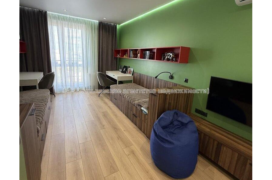 Продам квартиру, Молочная ул. , 3 кім., 80 м², евроремонт 