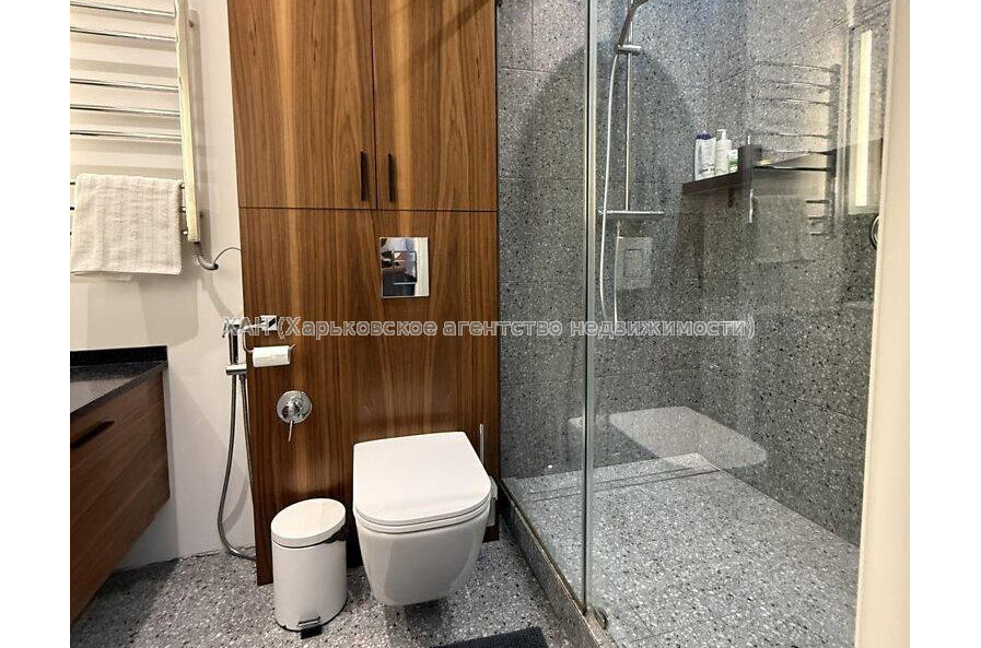 Продам квартиру, Молочная ул. , 3 кім., 80 м², евроремонт 