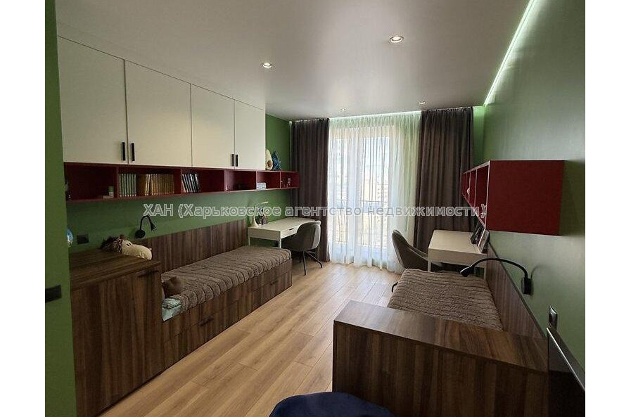 Продам квартиру, Молочная ул. , 3 кім., 80 м², евроремонт 