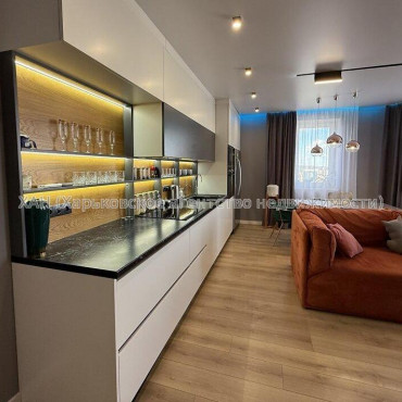 Продам квартиру, Молочная ул. , 3 кім., 80 м², евроремонт 