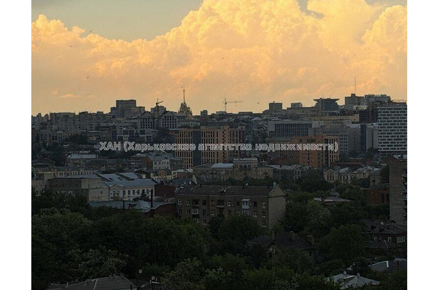 Продам квартиру, Молочная ул. , 3 кім., 80 м², евроремонт 