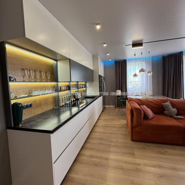 Продам квартиру, Молочная ул. , 3 кім., 80 м², евроремонт 